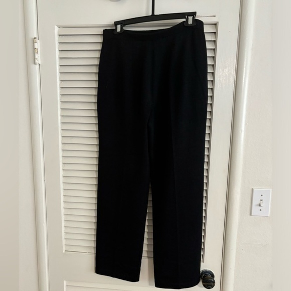 St. John Basics Black Pleated Front Pants size 6
